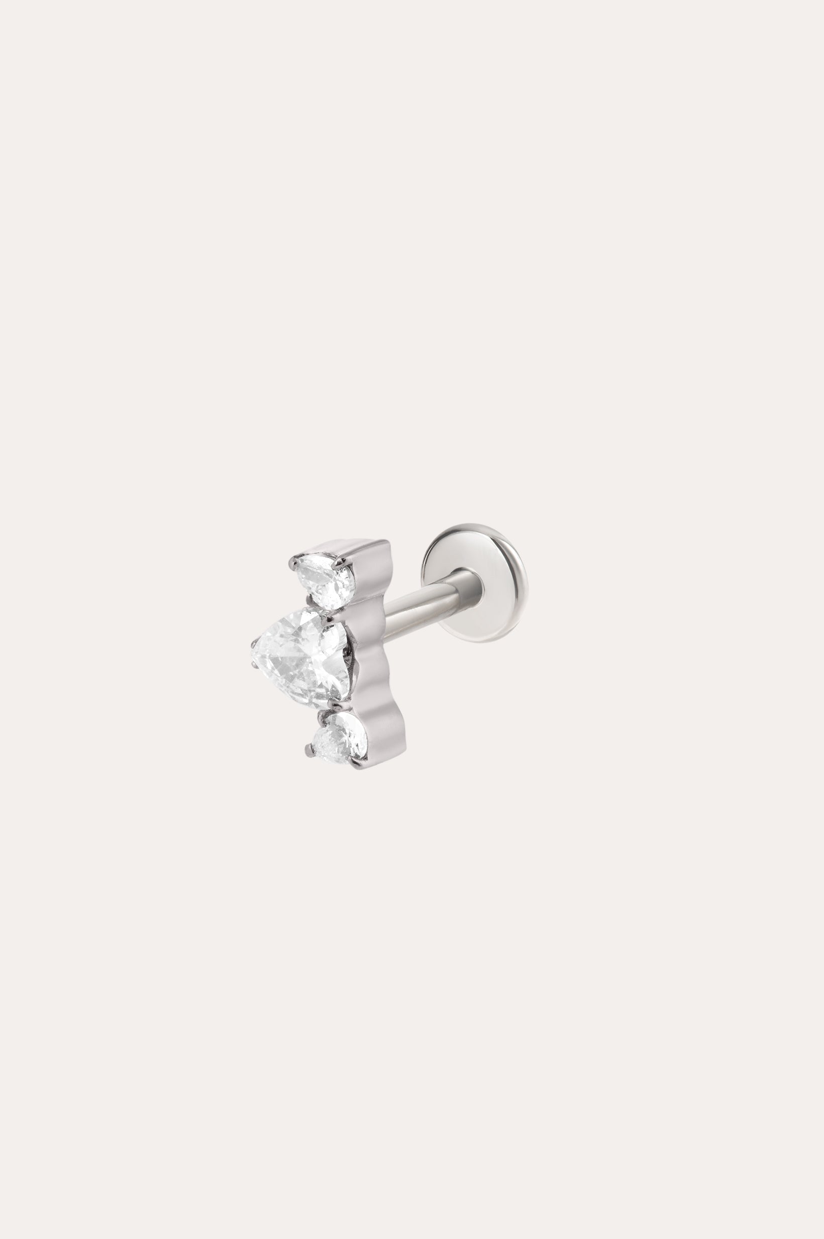 The Curved Crystal Threadless Flat Back Titanium Cartilage Stud in Platinum features a cluster of three clear, teardrop-shaped gemstones arranged in a fan shape against a plain light background. This earring is hypoallergenic and comes with a comfortable titanium flat back in platinum PVD, making it ideal for sensitive ears.